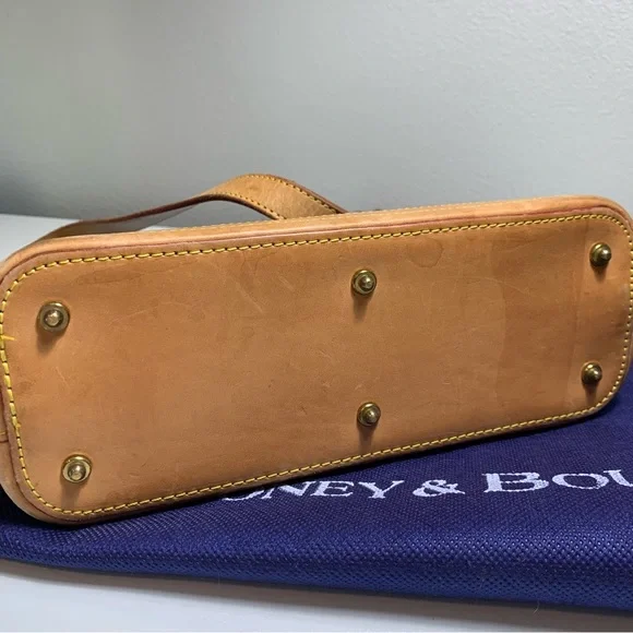 DOONEY & BOURKE | Vintage Shoulder Bag - Picture 7 of 17